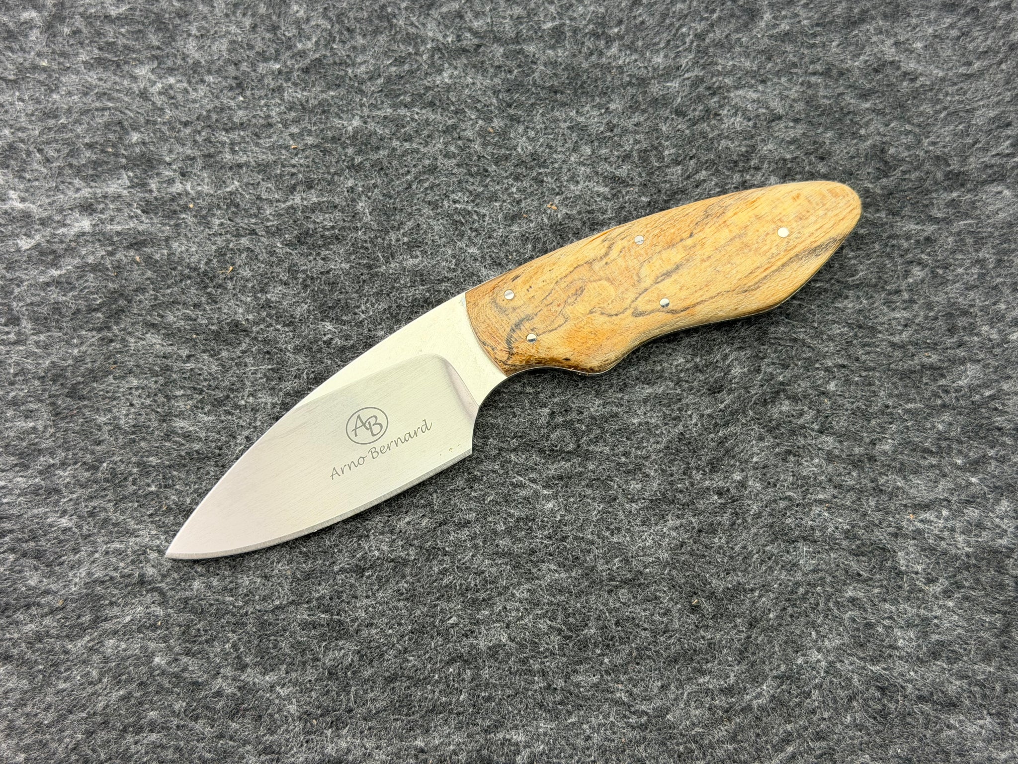 Arno Bernard - Meerkat w/ Spalted Maple Handle - 5214