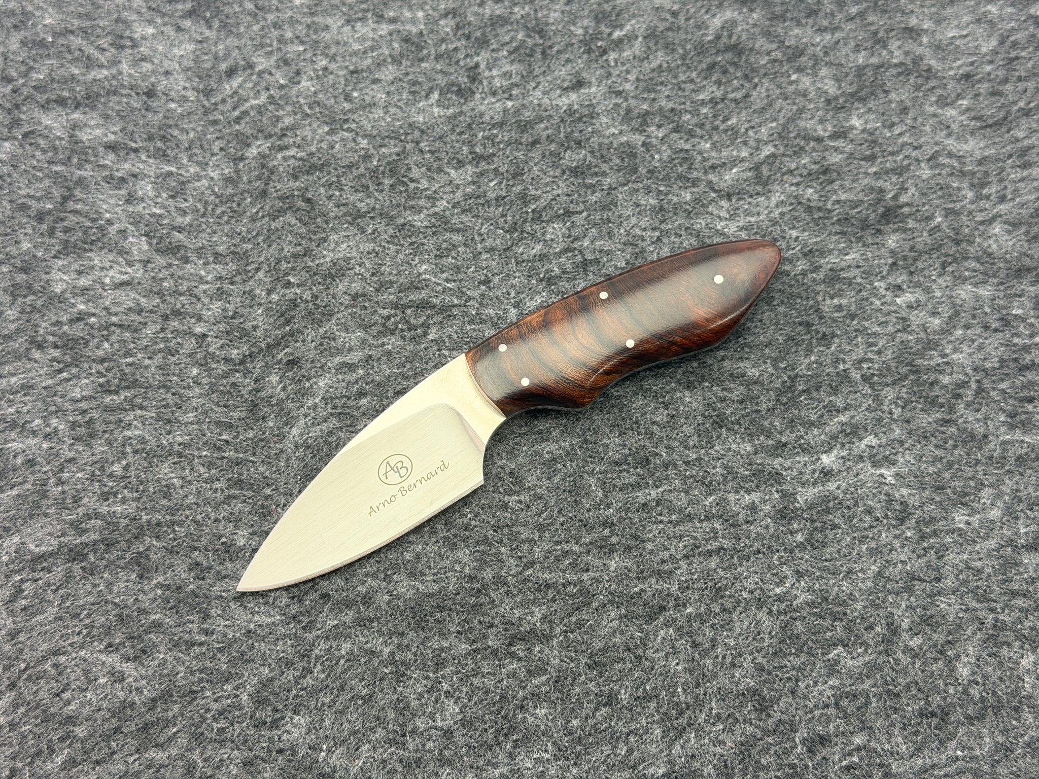 Arno Bernard - Meerkat Model w/ Desert Ironwood - 5203