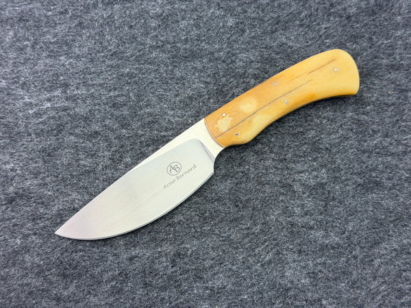 Arno Bernard - Warthog Model w/ Giraffe Bone - 3302 (2)