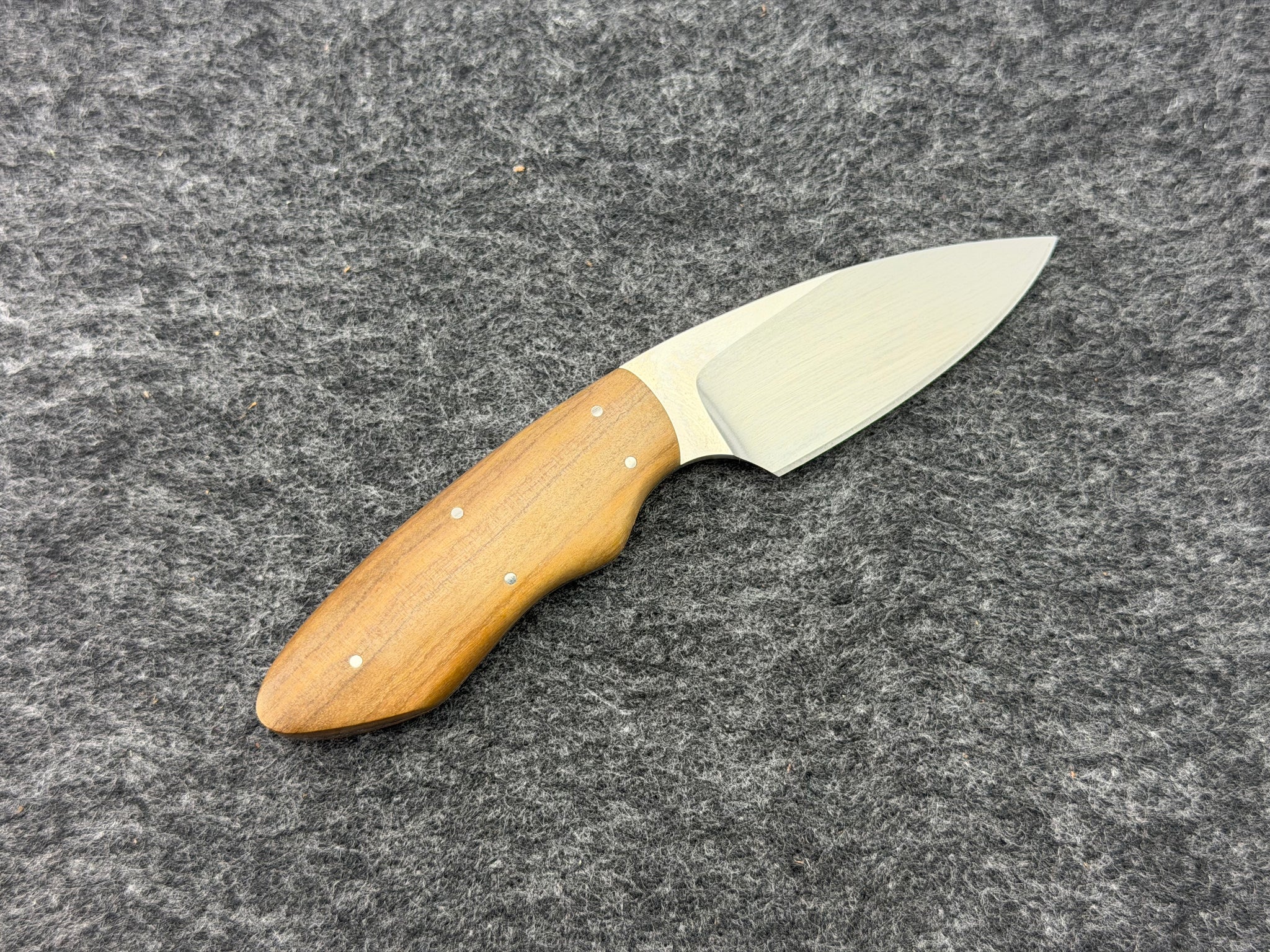 Arno Bernard - Meerkat w/ Wild Olive Handle - 5215