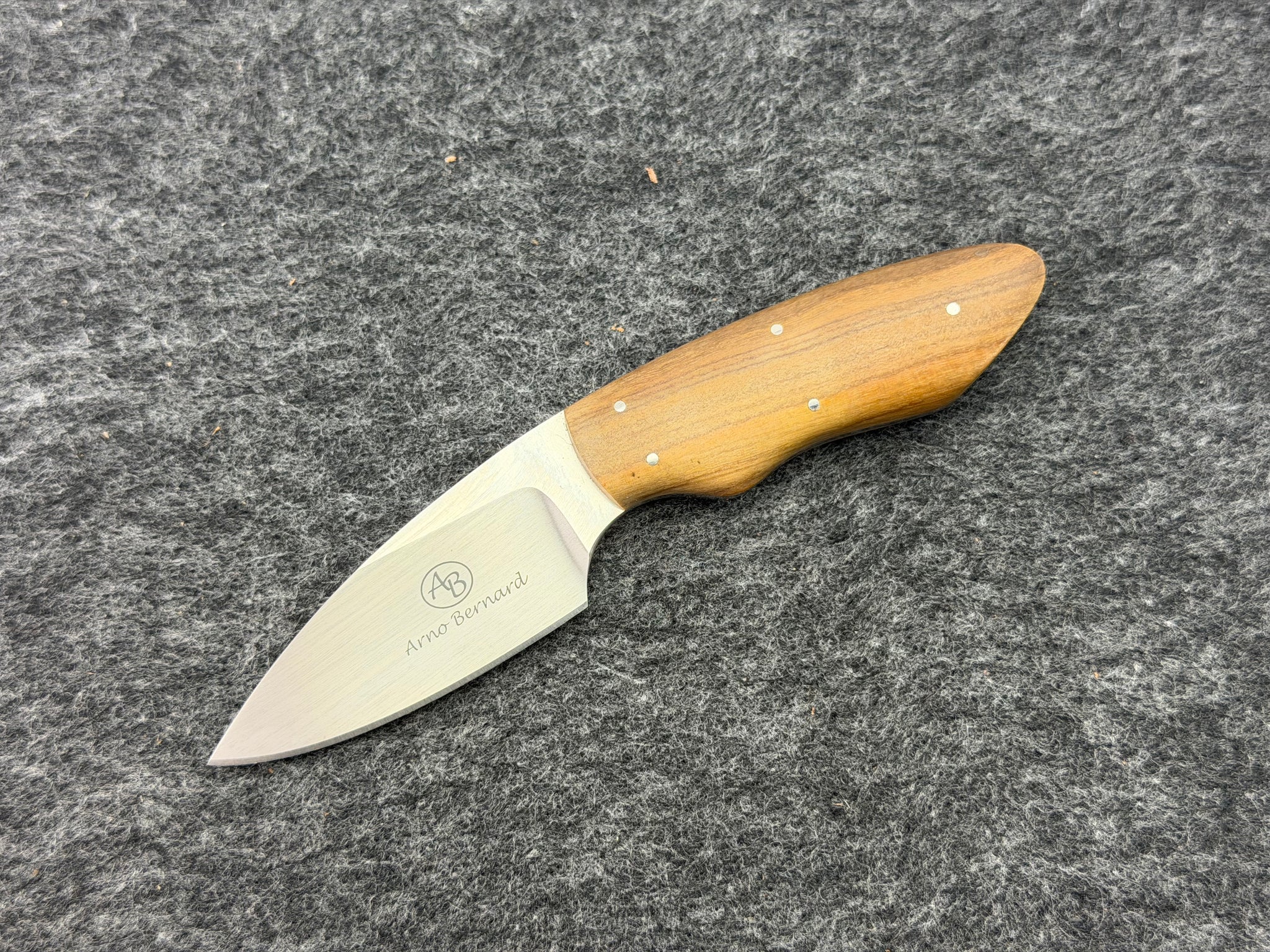 Arno Bernard - Meerkat w/ Wild Olive Handle - 5215